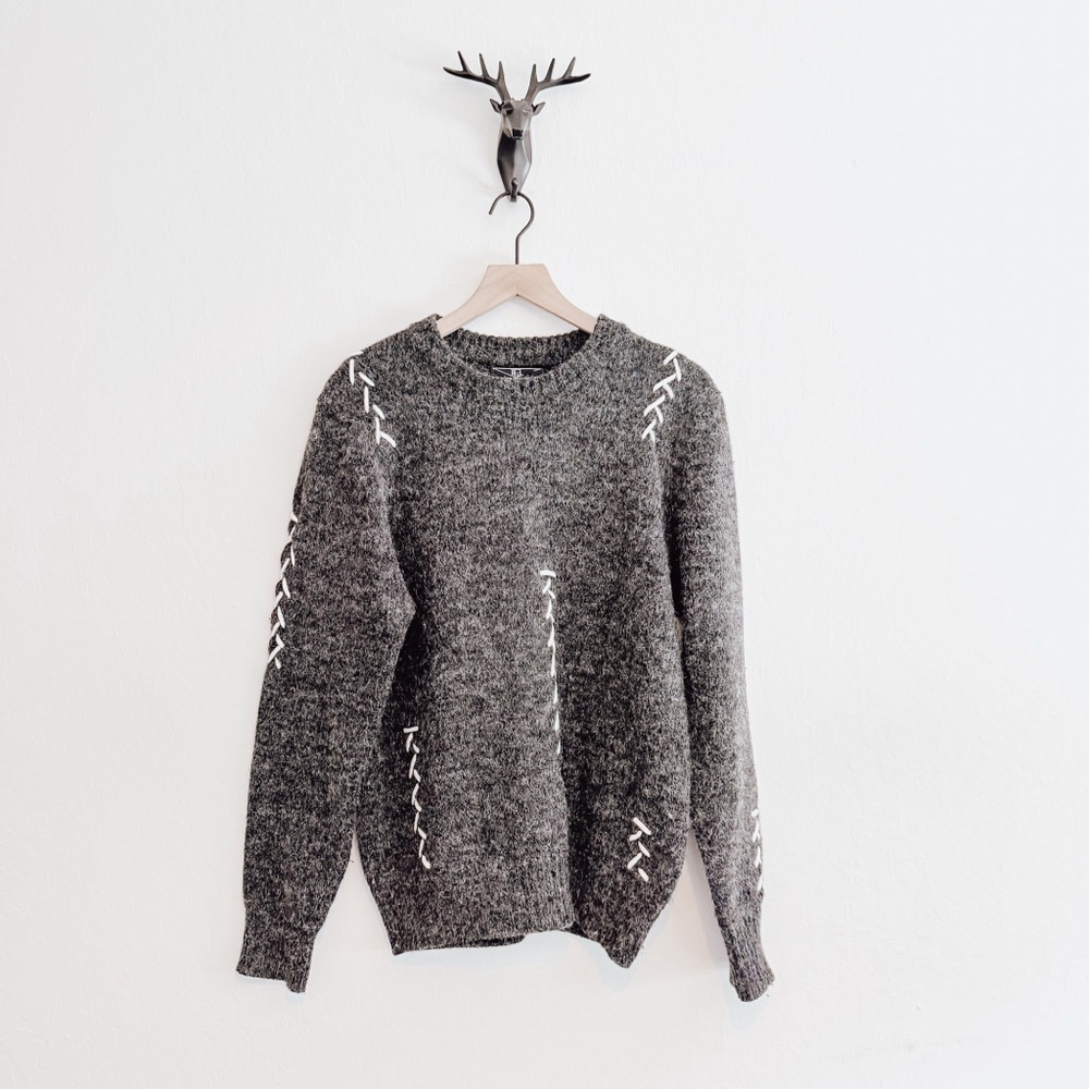 Qianweiying Men's Gray Knit Cross Stitch Sweater Size Medium